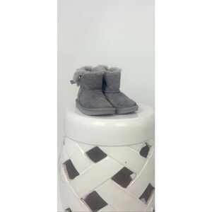 UGG children’s bow-back sheepskin boots, grey, size USA 10 (UK 9 / EU 27.5) WORN